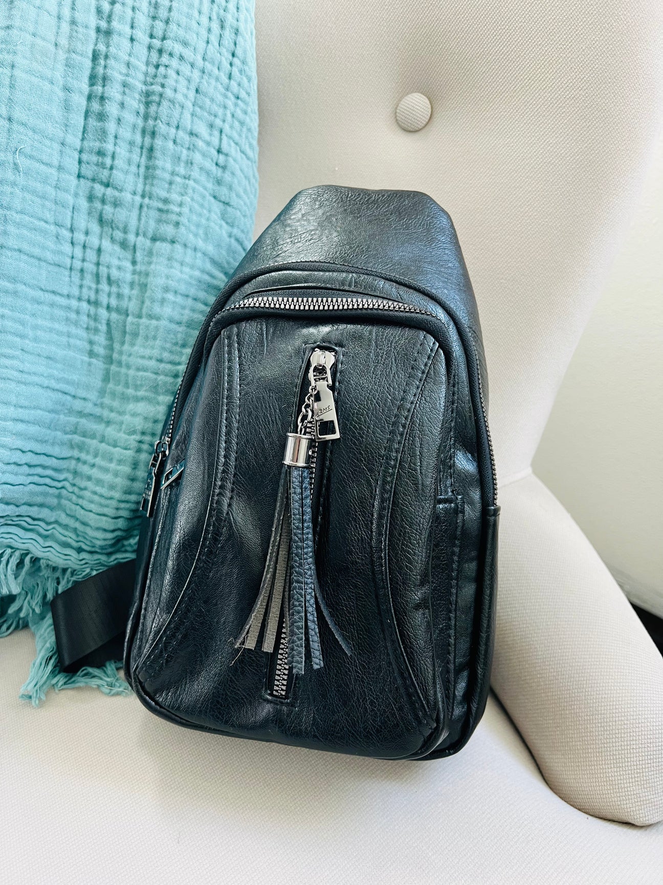 Shannon Sling Bag in Black