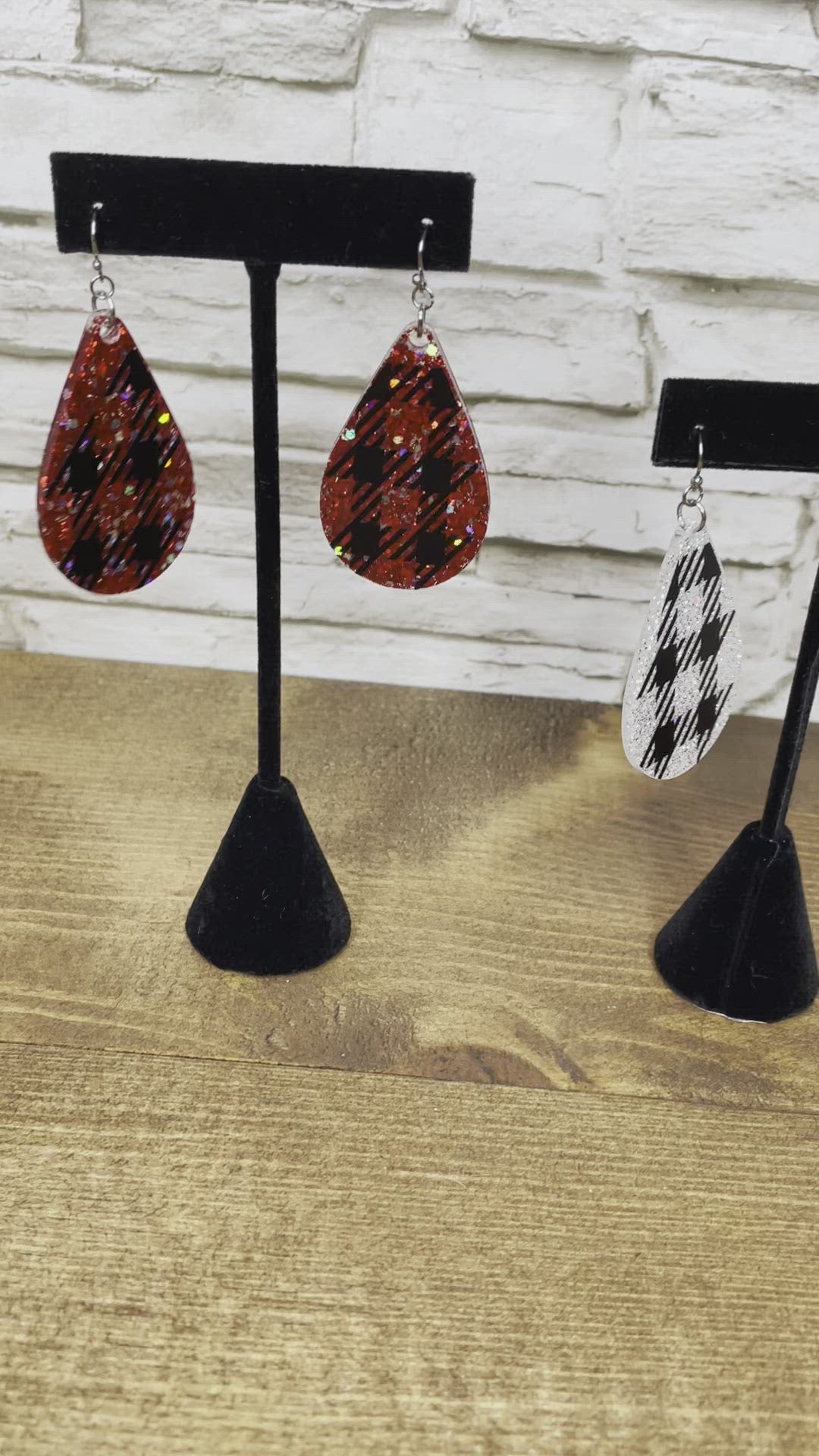 Blissful Plaid Earrings - Hypoallergenic