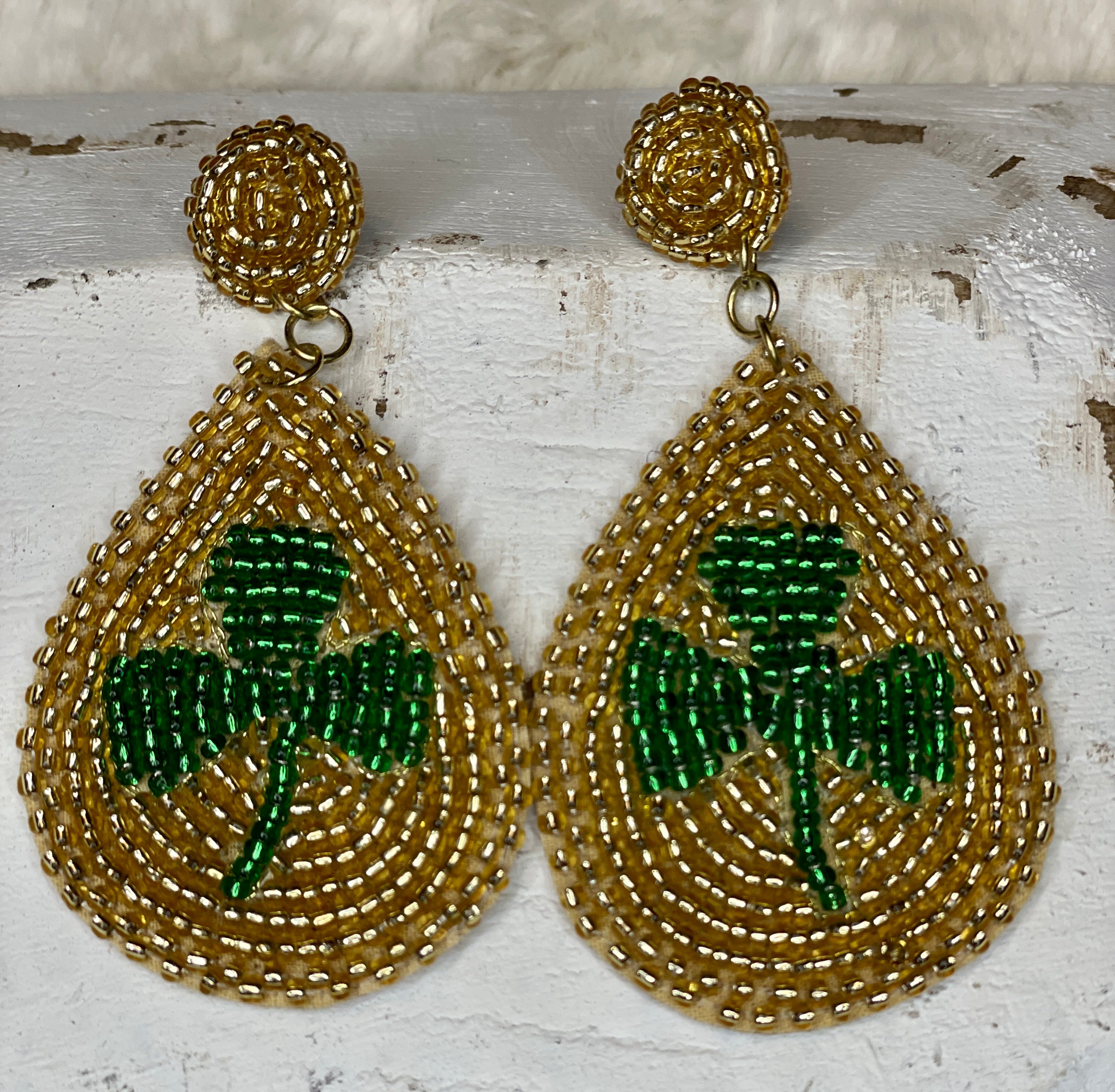 Shamrock Earrings in Gold