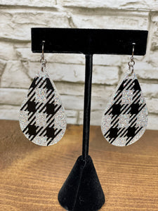 Blissful Plaid Earrings - Hypoallergenic