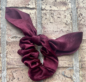 Bow Scrunchie in Maroon