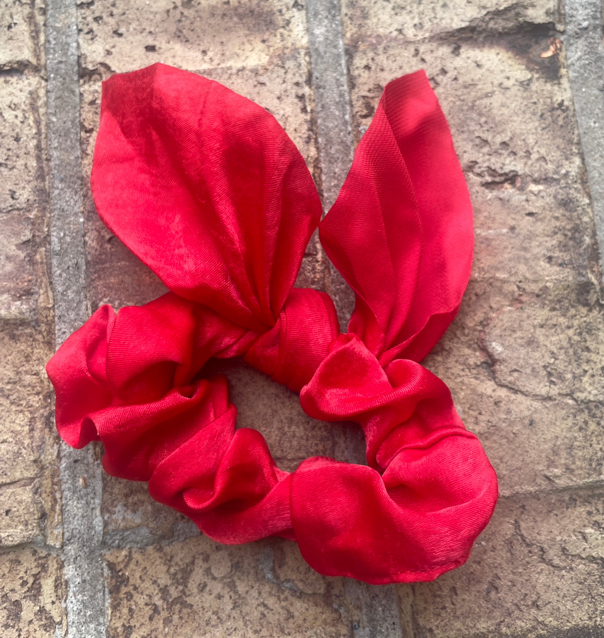 Bow Scrunchie in Red